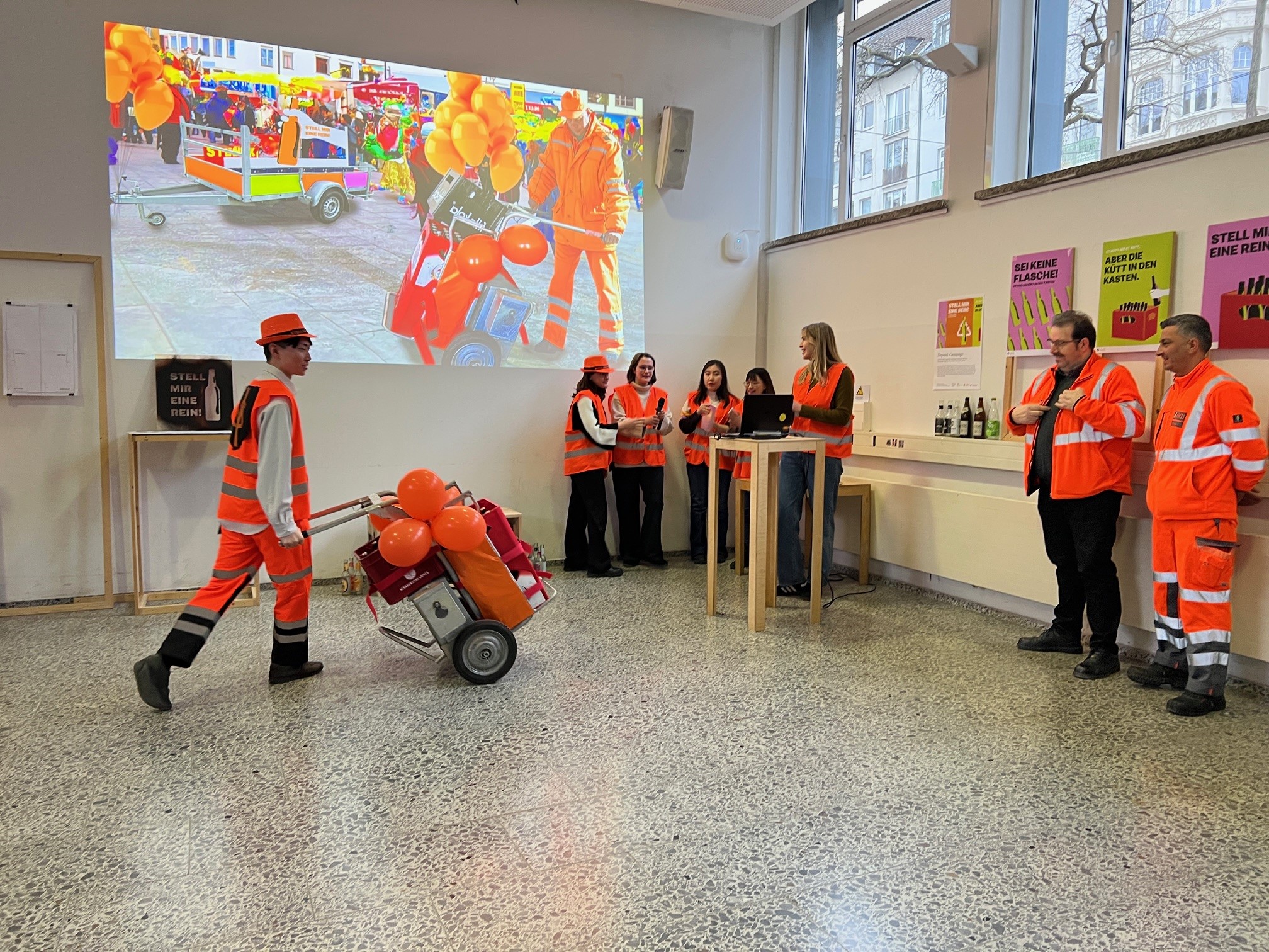 Foto der Studierenden und der AWB