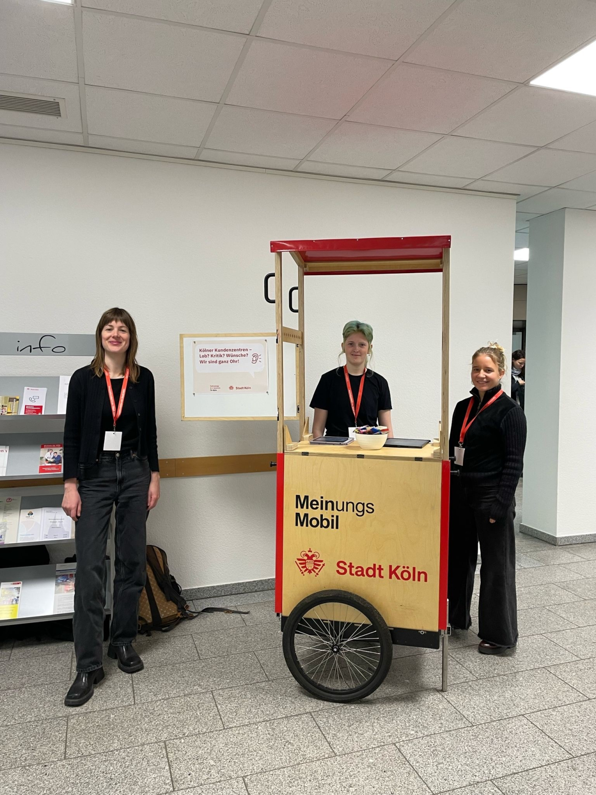 MeinungsMobil im Kundenzentrum 