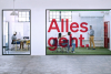 Innovationsbüro mit dem Slogan auf Fenster "Alles geht." (Symbolbild)